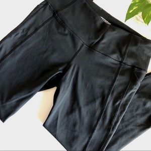 Victoria’s Secret Knockout Leggings Size Medium